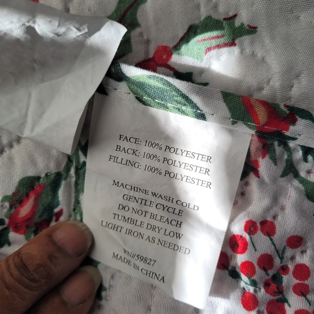 Reversible 3pc king/Queen comforter Poinsettias Holidays comforter set